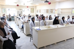 The Faculty of Pharmacy organizes an awareness lecture on the importance of raising students ' awareness of carcinogenic chemicals