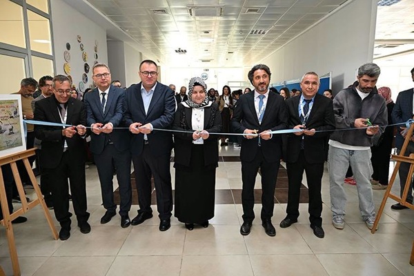 افتتاح معرض فني ضمن فعاليات المؤتمر الدولي المشترك