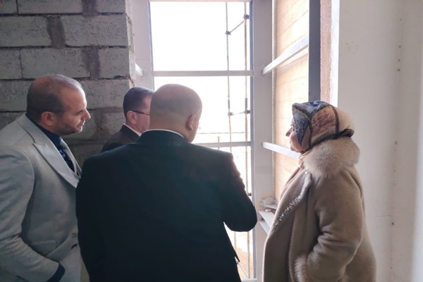 متابعة أعمال إنشاء مصعد ...