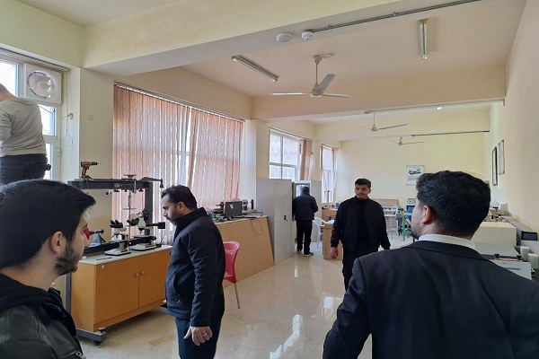 حملة تطوعية لطلبة الهندسة ...