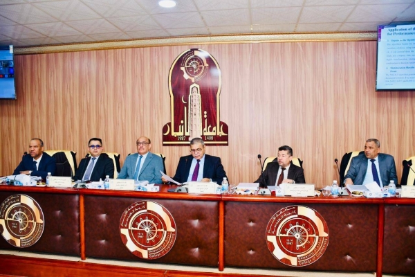 تدريسي من جامعة كركوك يشارك في مناقشة أطروحة دكتوراه بجامعة الأنبار