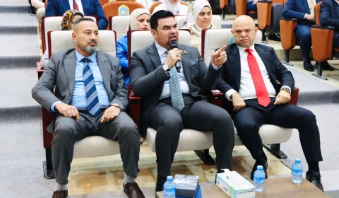 Kirkuk University organizes a scientific seminar on promoting integrity values ​​and combating corruption in the workplace.