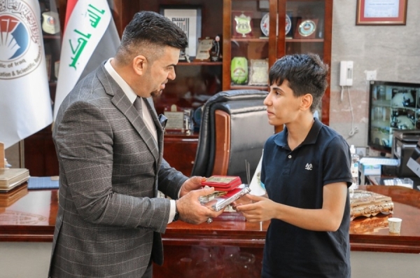 The President of  University of Kirkuk honors the creative students