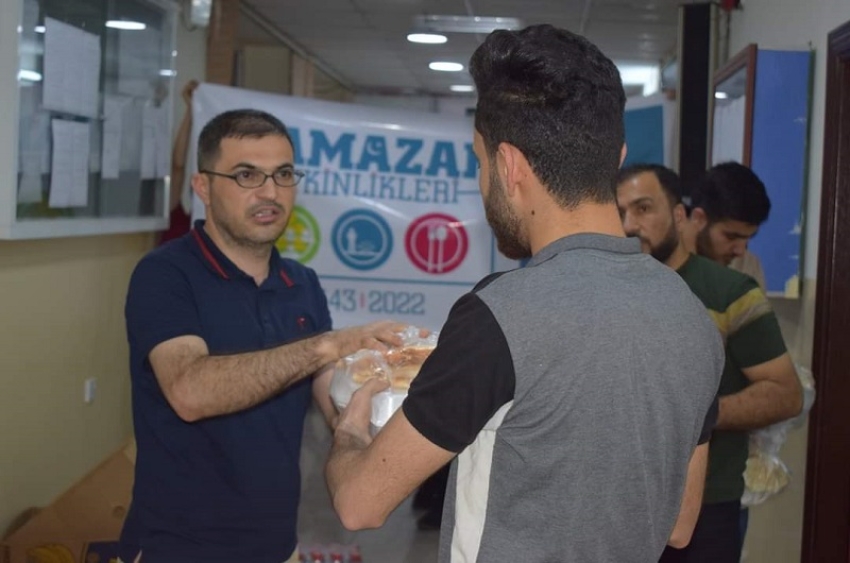 مديرية الأقسام الداخلية تشهد مبادرة خيرية في تقديم وجبة إفطار لطلبتها