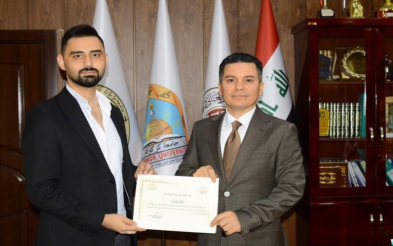 عميد كلية القانون والعلوم ...