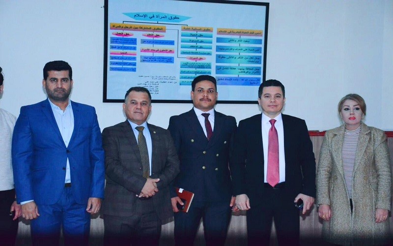 طلبة كلية القانون والعلوم ...