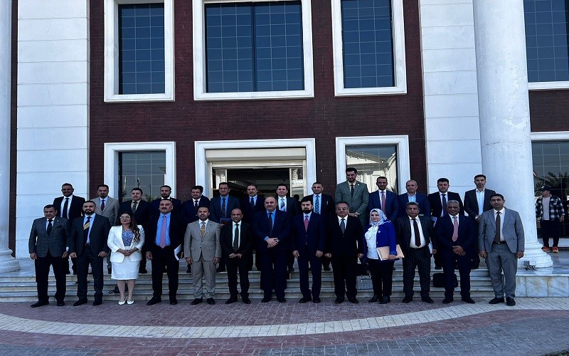 عميد كلية القانون والعلوم ...