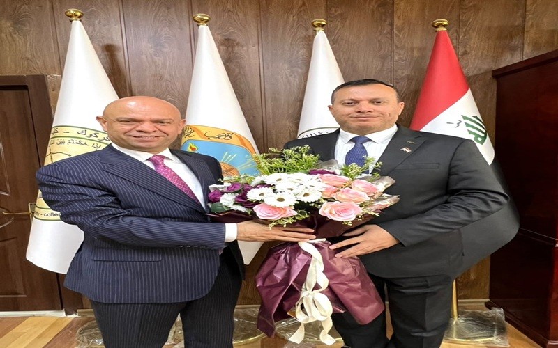عميد كلية القانون والعلوم ...