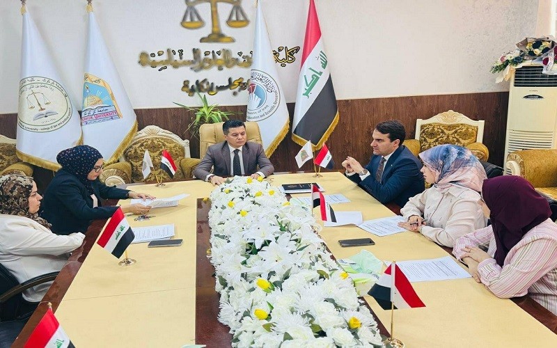 عميد كلية القانون والعلوم ...