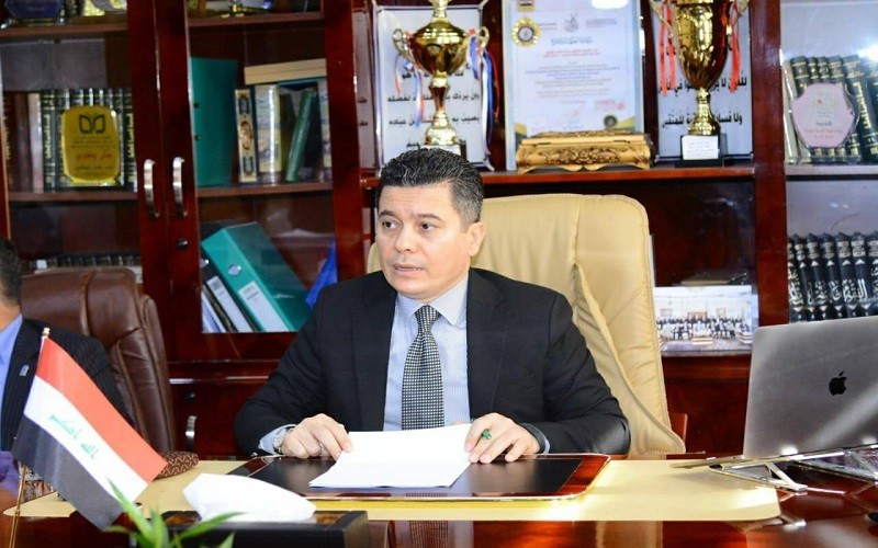 عميد كلية القانون والعلوم ...