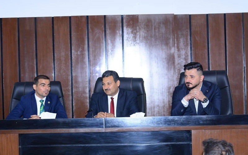 طلبة كلية القانون والعلوم ...