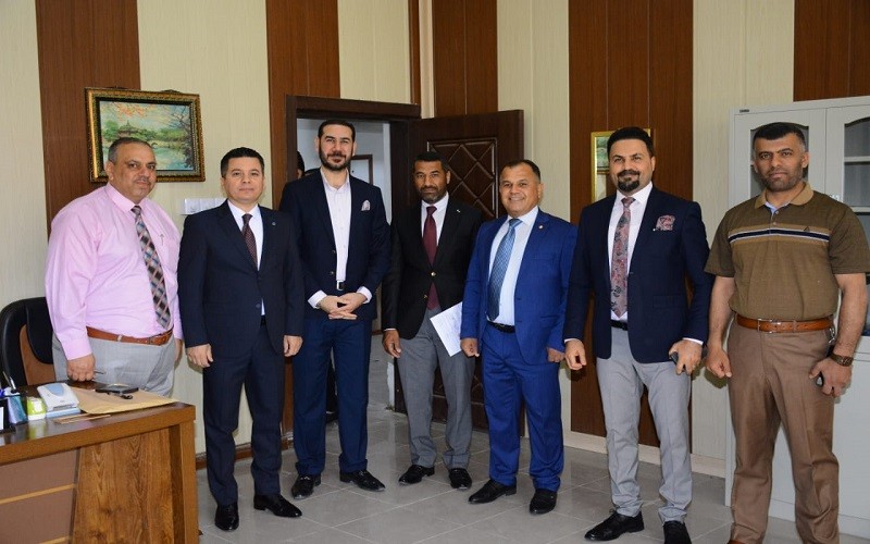 عميد كلية القانون والعلوم ...