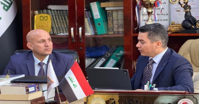 كلية القانون تعقد اجتماعاً موسعاً لمناقشة آليات تطبيق المعايير الوطنية للاعتماد البرامجي