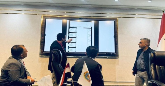 عميد كلية القانون والعلوم السياسية يستعرض الخطط الطموحة لتطوير مرافق الكلية مع لجان الصيانة والترميم