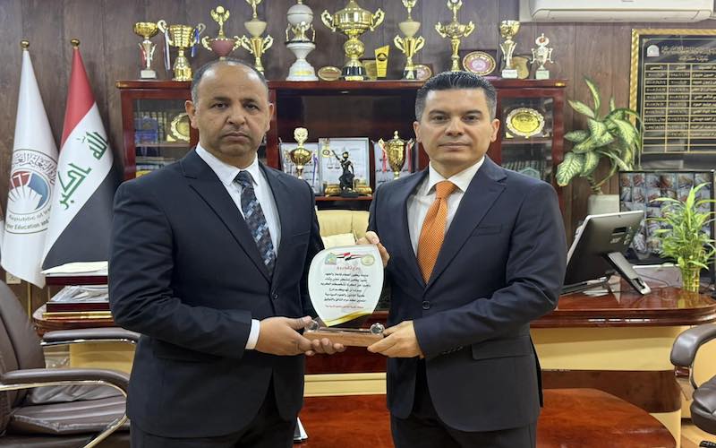 عمادة كلية القانون والعلوم السياسية تُكرّم أحد تدريسيي الكلية