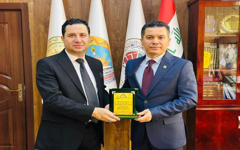 عمادة كلية القانون والعلوم السياسية تُكرّم أحد تدريسيي الكلية
