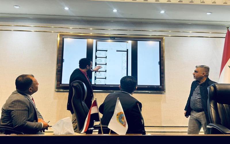 عميد كلية القانون والعلوم السياسية يستعرض الخطط الطموحة لتطوير مرافق الكلية مع لجان الصيانة والترميم