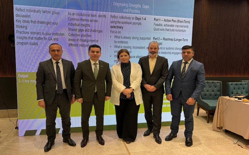 عميد الكلية يشارك في دورة تدريبية لتعزيز معايير الجودة العلمية 