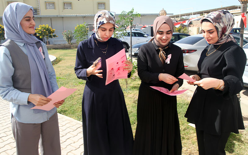 كلية الطب تطلق حملات توعوية بمناسبة أكتوبر الوردي 