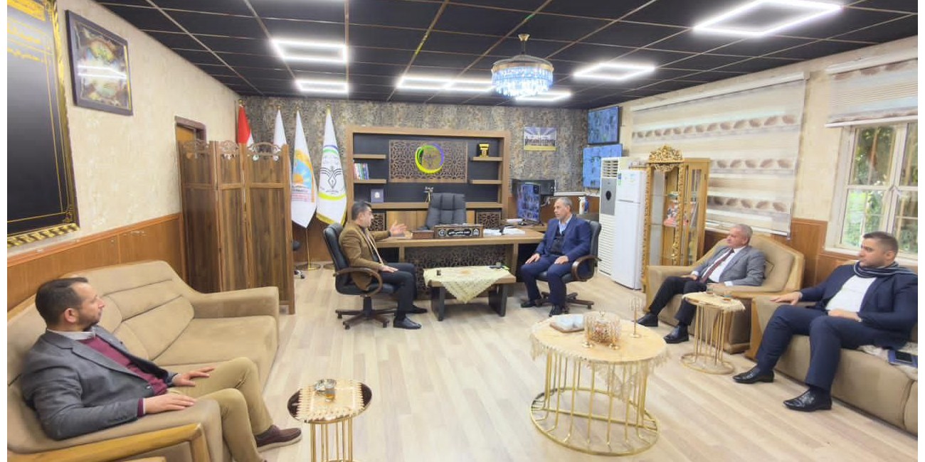 عميد كلية الإعلام يلتقي ...