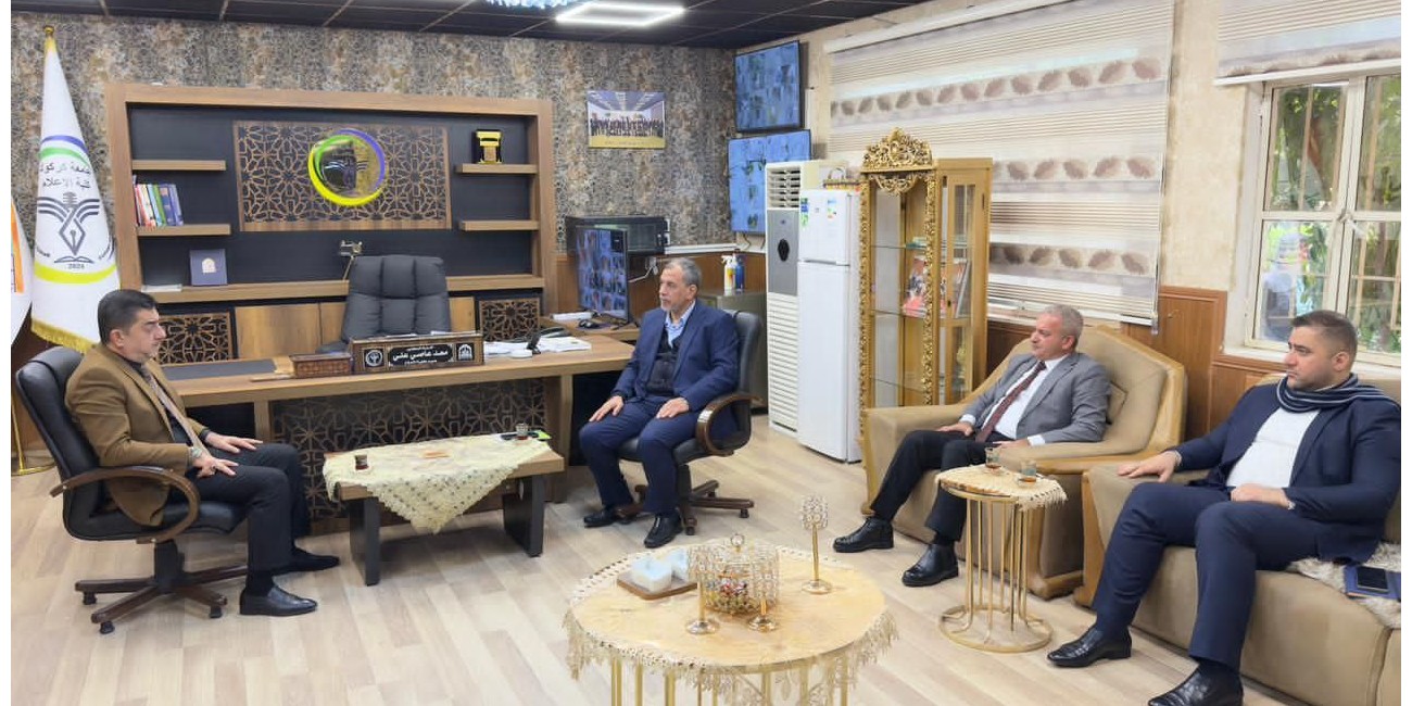 عميد كلية الإعلام يلتقي ...