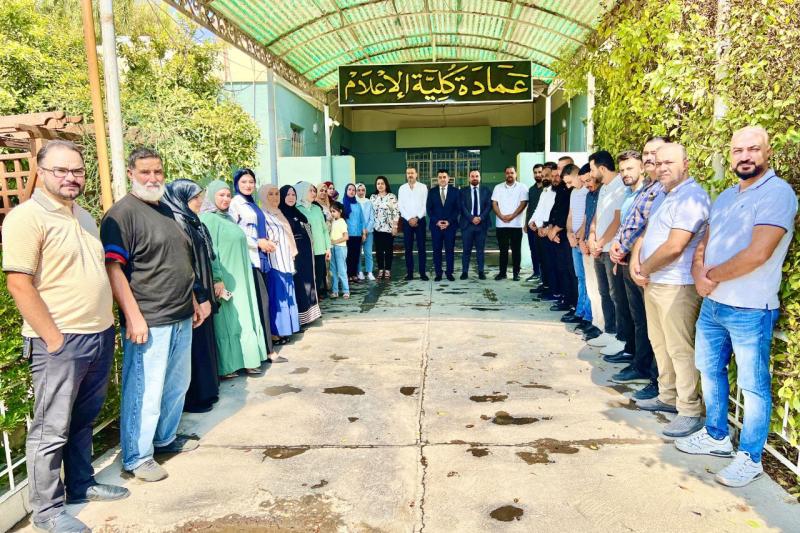 كلية الإعلام بجامعة كركوك تقيم وقفة تضامنية لإحياء ذكرى فاجعة الإبادة الجماعية للإيزيديين والمكونات الأخرى. 