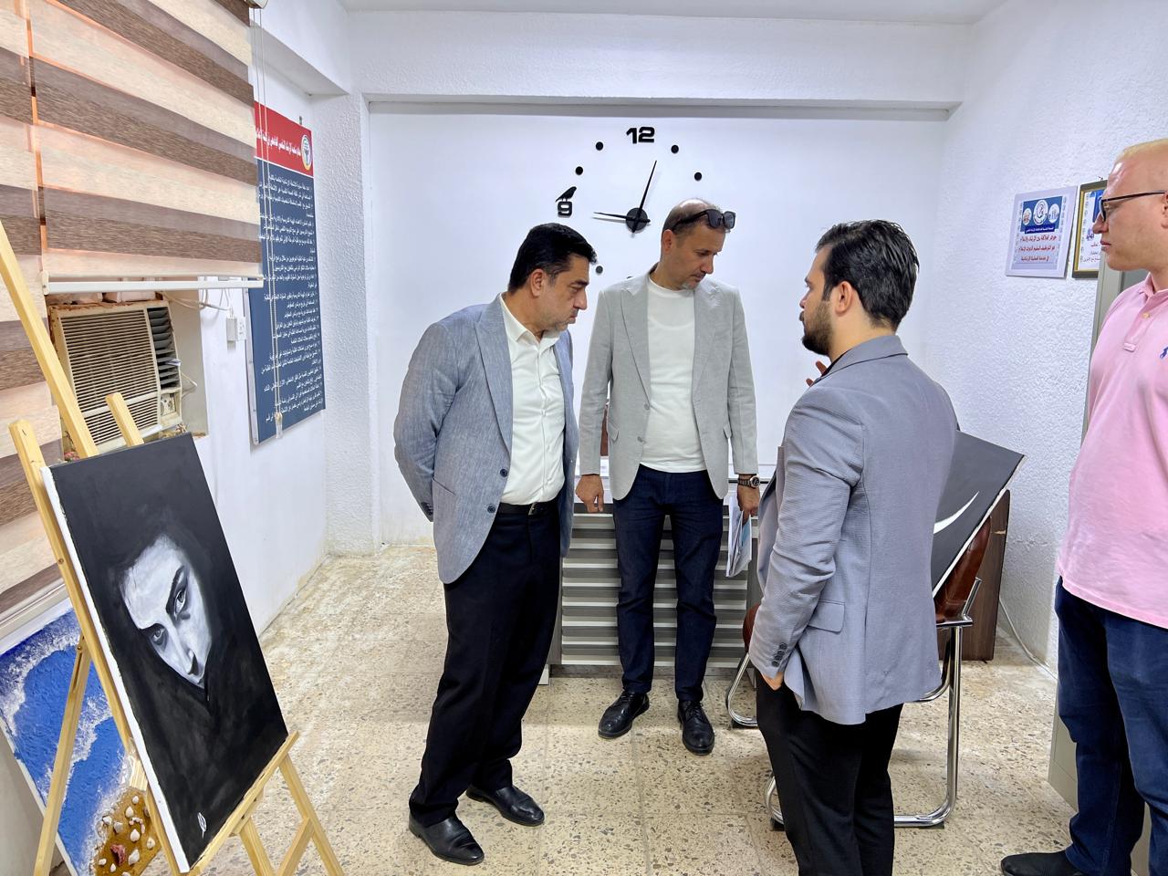 عميد كلية الإعلام يتفقد اعمال تطوير القاعات الدراسية النموذجية و النشاطات الطلابية في الكلية