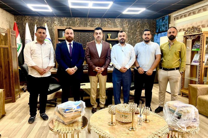 طلبة كلية الإعلام يُثرون مكتبة الكلية بمجموعة من الكتب العلمية