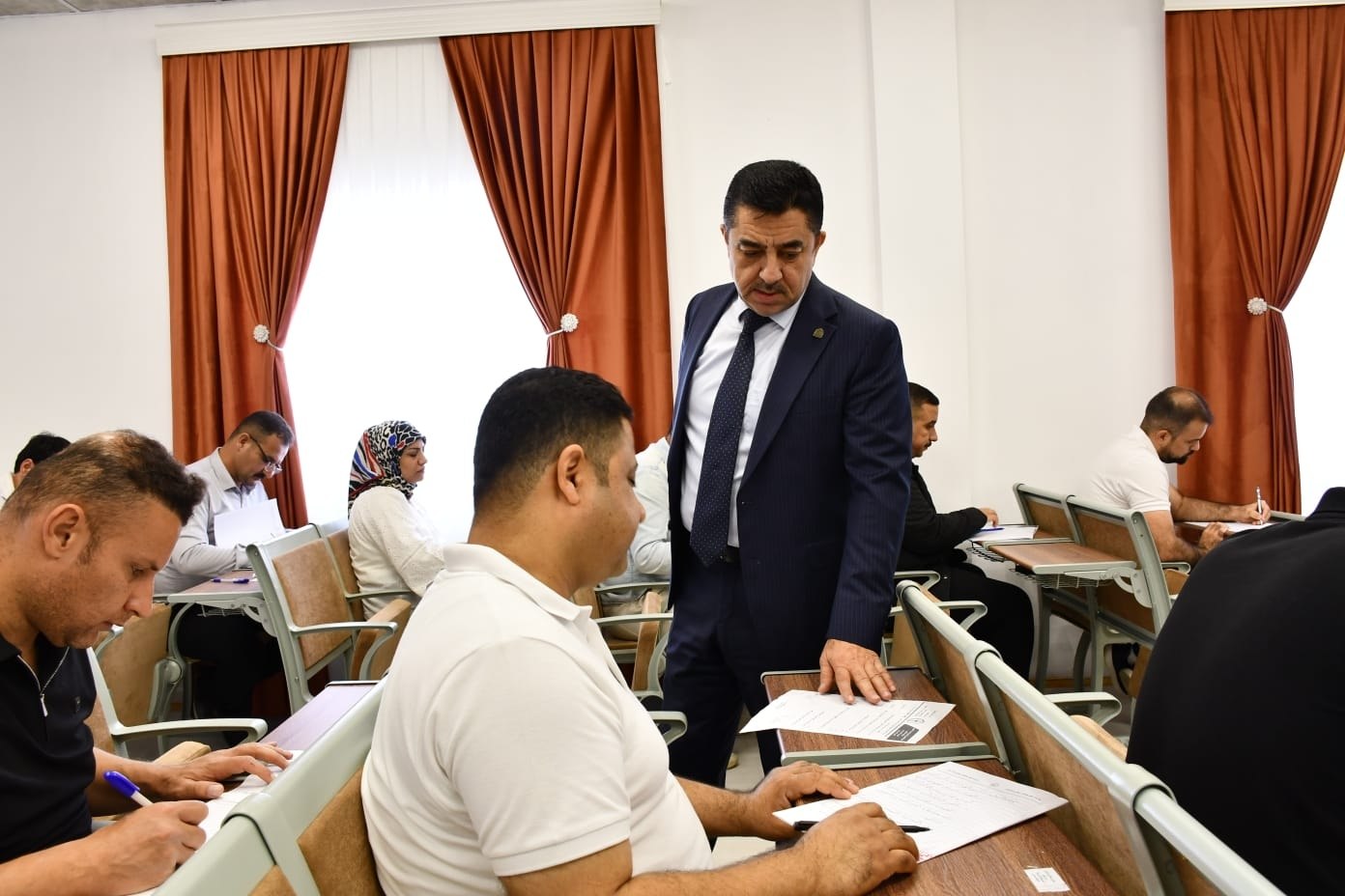 كلية الإعلام… حيث تبدأ النجاحات من قاعات الامتحانات