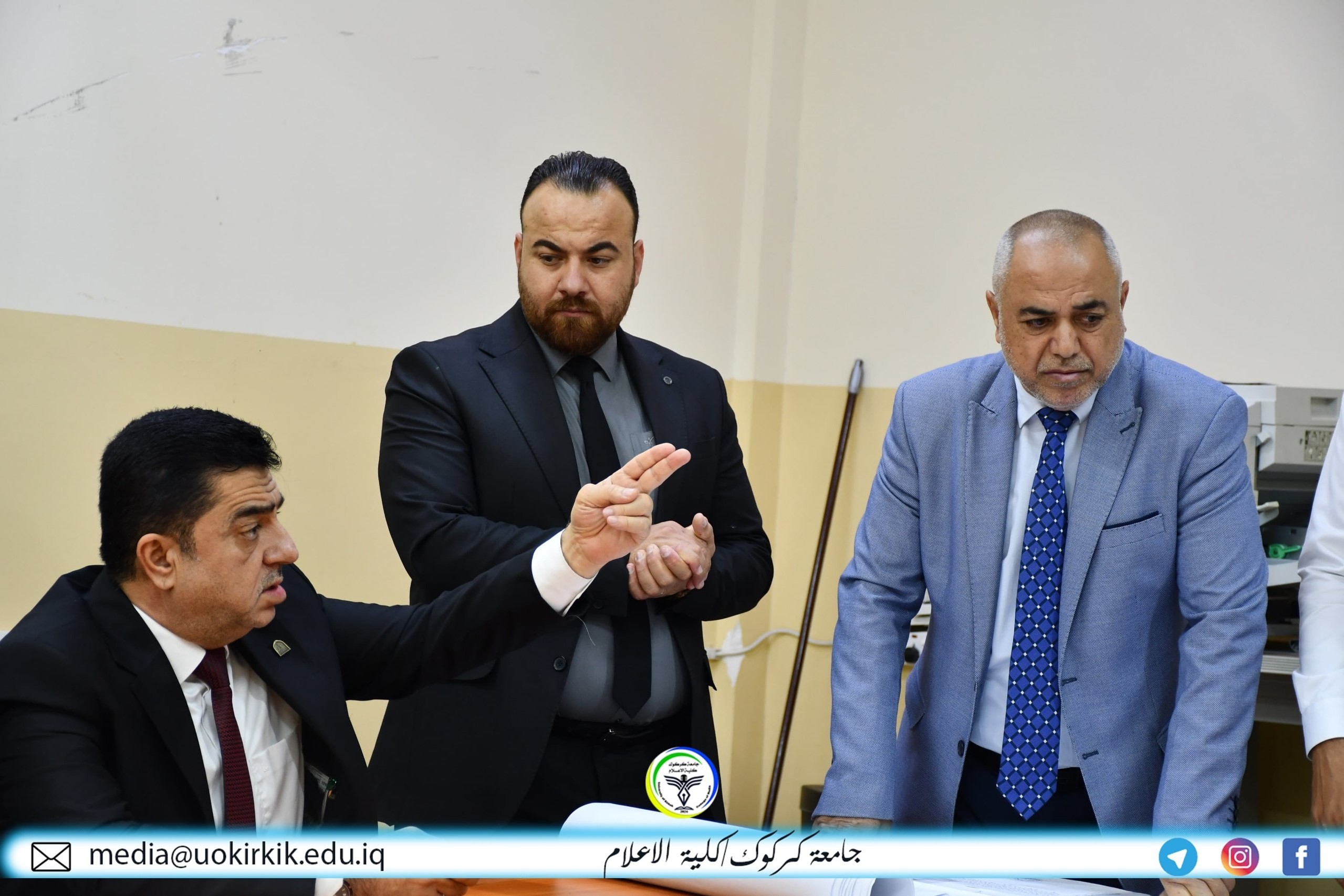 The Dean of the Faculty of Media inspects the progress of the final exams.