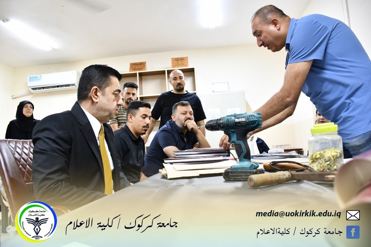 كلية الإعلام تقيم ورشة تدريبية في تجليد وترميم الكتب
