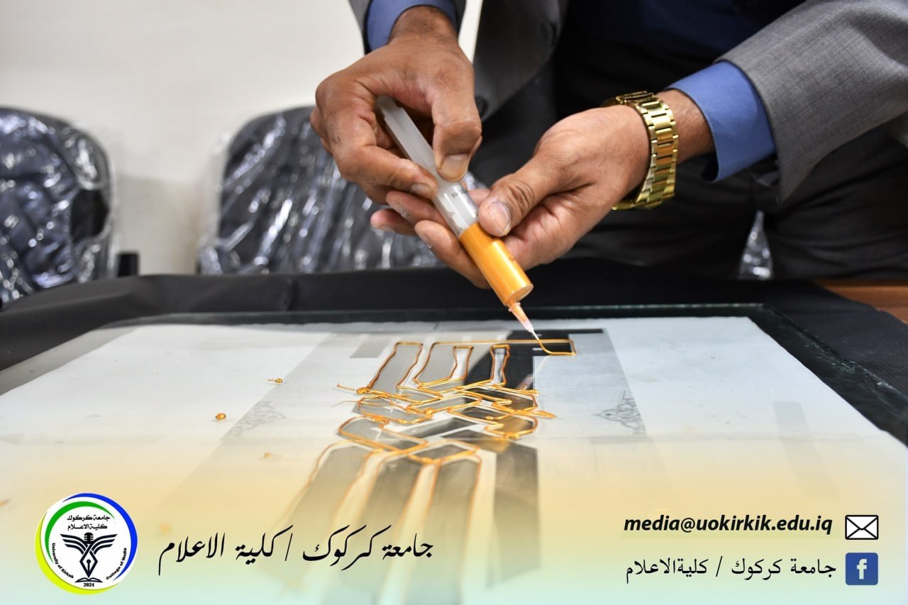 كلية الإعلام تفتح نوافذ الإبداع بورشة فنية متخصصة في الرسم على الزجاج