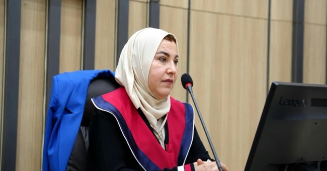 مشاركة تدريسية من كلية التمريض في لجنة منا قشة طالبة ماجستير في جامعة موصل /كلية التمريض 