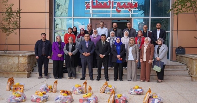 كلية التمريض توزّع سلات غذائية على طلبتها