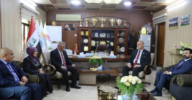 عميد كلية التمريض بجامعة كركوك يستقبل وفدًا من محافظة كركوك