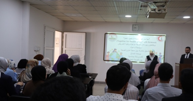 كلية التمريض تقيم ورشة عمل طلابية حول العلاقة بين التغيرات المناخية والأمن الصحي المجتمعي