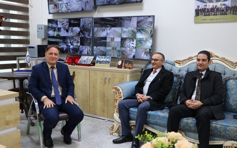 عميد كلية الصيدلة في جامعة ...