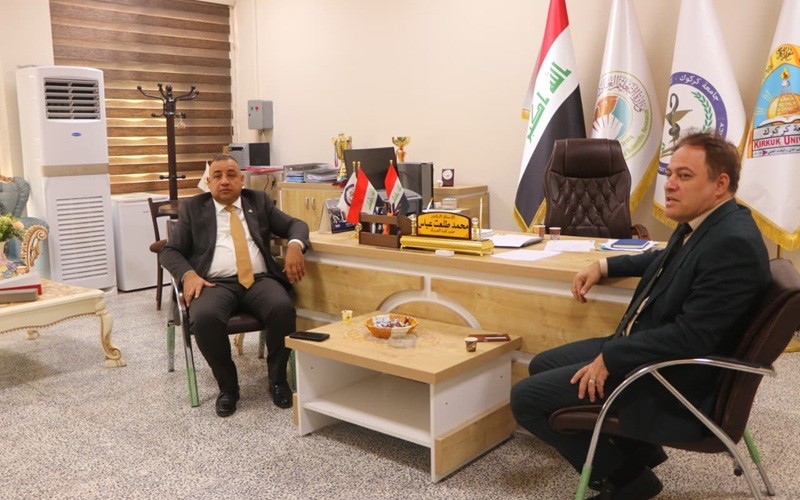 السيد عميد كلية الصيدلة ...