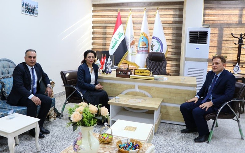 عميد كلية الصيدلة في جامعة ...