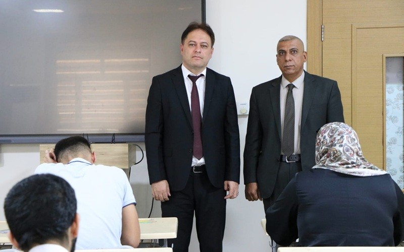 السيد عميد كلية الصيدلة ...