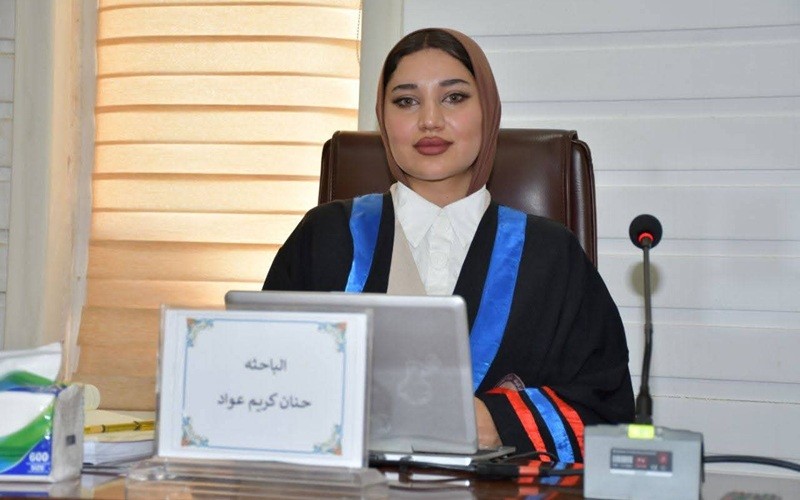 موظفة من كلية الصيدلة تحصل ...