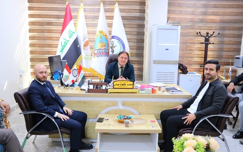 عميد كلية الصيدلة في جامعة ...