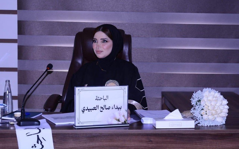 موظفة من كلية الصيدلة تحصل ...