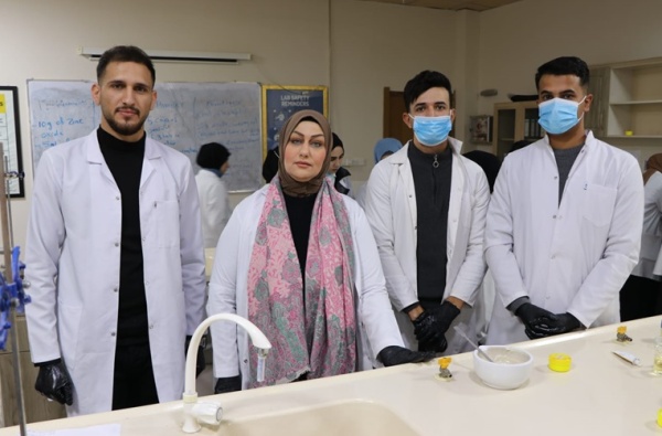 كلية الصيدلة تنظم ورشة عمل بعنوان (كيفية تحضير المستحضرات الصيدلانية)