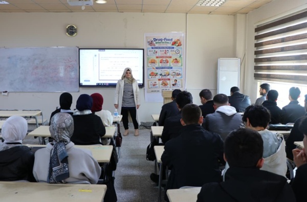 كلية الصيدلة تقيم أصبوحة جامعية لطلبة المرحلة الأولى بعنوان (الابتزاز الإلكتروني وآثاره السلبية على الفرد والمجتمع) (2)