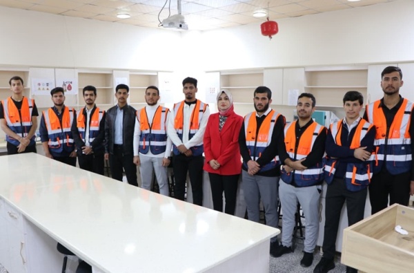 كلية الصيدلة تنظم حملة تطوعية لتنظيف وترتيب تزامنا مع اليوم العالمي للتطوع