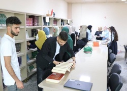 كلية الصيدلة تنظم حملة تنظيف وترتيب المكتبة وتصنيف الكتب