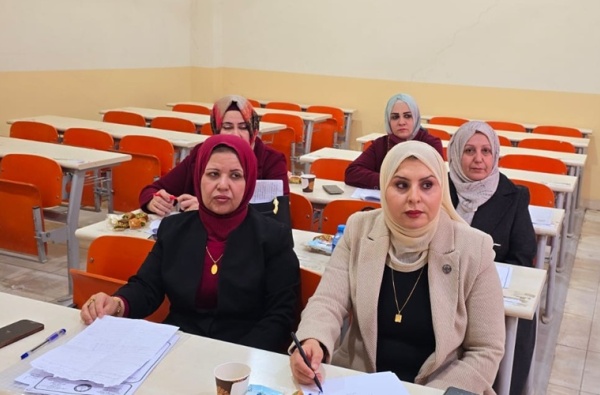 تدريسية من كلية الصيدلة تشارك كعضو في لجنة الامتحان الشامل الشفوي لطالبة الدكتوراه