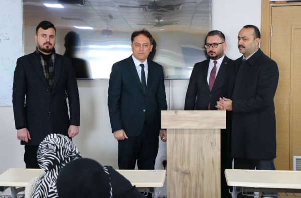 اللجنة المركزية لمتابعة الامتحانات تزور كلية الصيدلة (2)