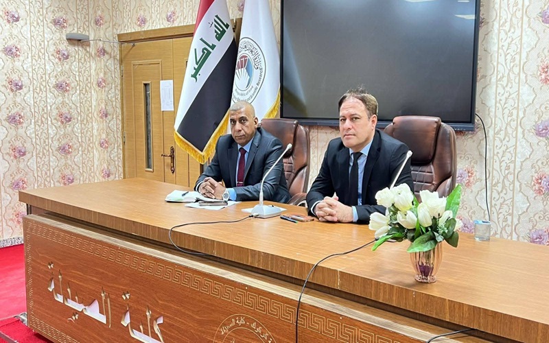 السيد عميد كلية الصيدلة يجتمع مع مسؤولي الشعب في الكلية